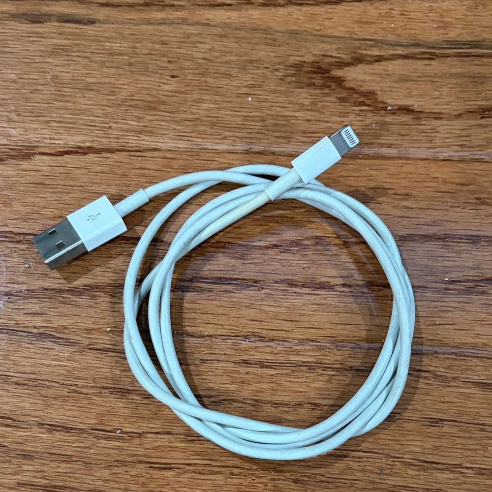 Apple White USB to Lightning Charging Cable 40”
